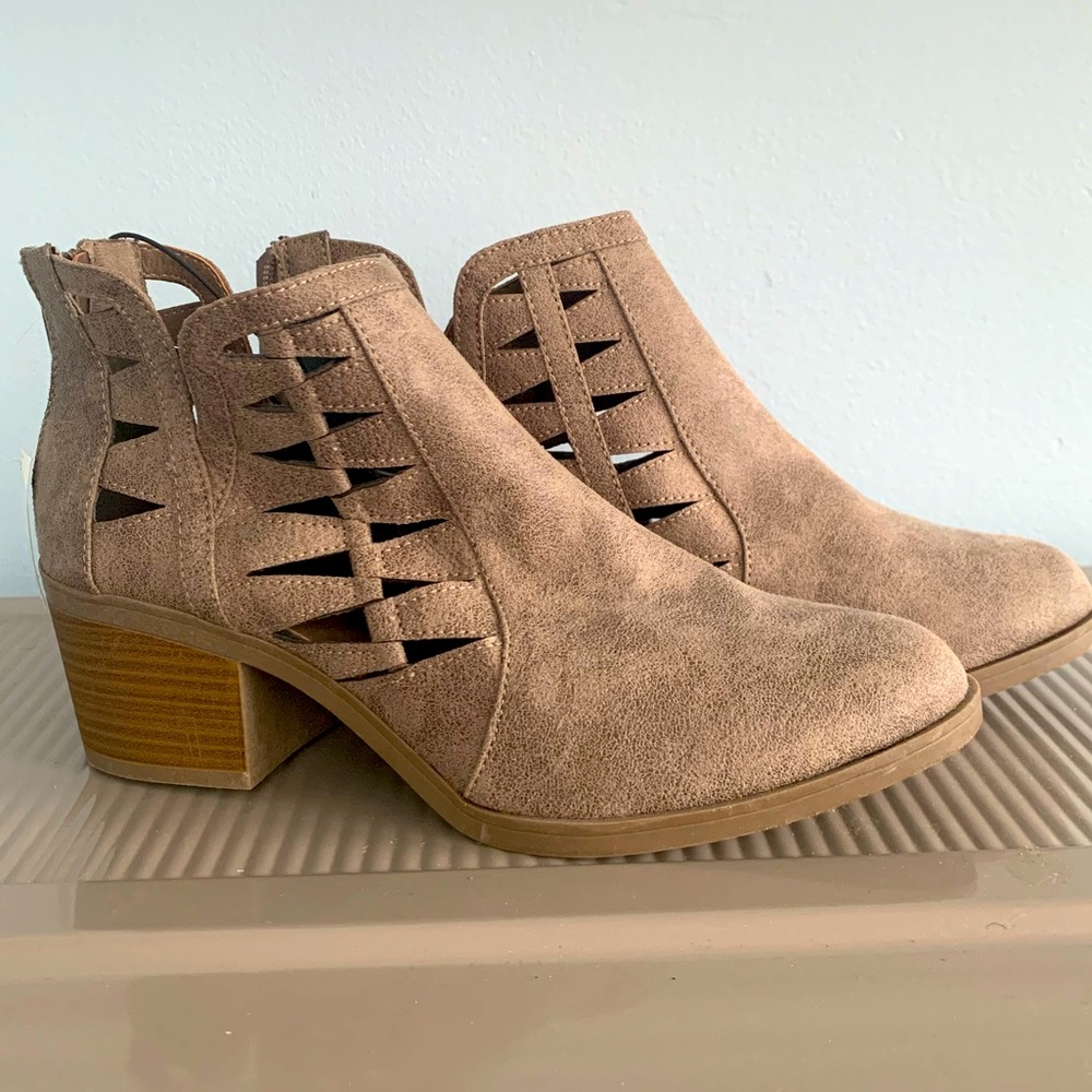 Women’s Boots Size 9